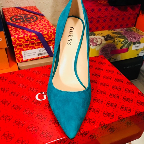 Beautiful Guess Suede In a Soft Blue Pumps - Picture 2 of 7